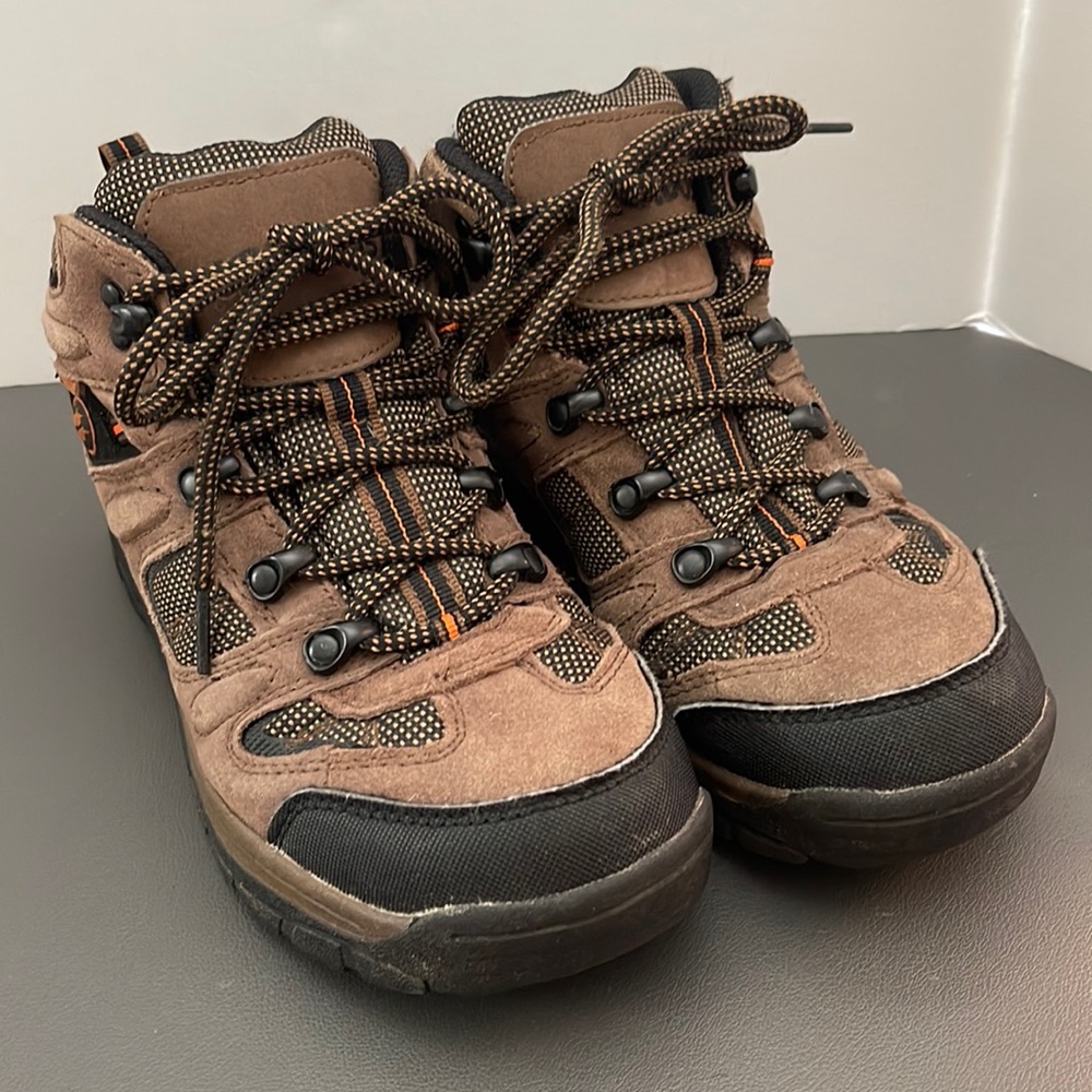 Nevados youth sz 6 (eu 38.5) suede hiking boot